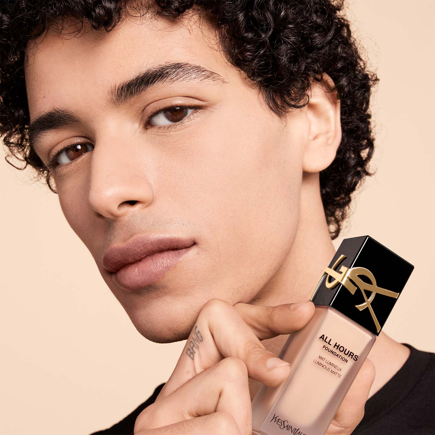 ALL HOURS FOUNDATION (BASE DE MAQUILLAJE MATE LUMINOSO)